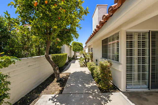 43870 Via Granada, Palm Desert CA: https://media.crmls.org/mediaz/5187a35c-597b-4a2f-9643-818e8344b28c.jpg