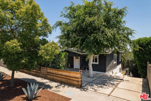 3746 Randolph Avenue, Los Angeles CA: https://media.crmls.org/mediaz/5187dc47-e687-45da-8beb-47589f2bf3e1.jpg