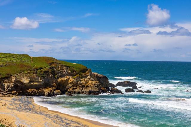 447 3rd Street, Montara CA: https://media.crmls.org/mediaz/518854e6-7fca-41a6-893d-e4c646156bf4.jpg