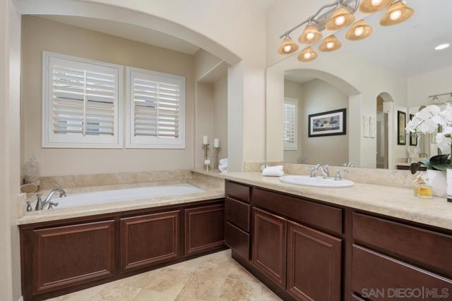 17253 4S Ranch Parkway, San Diego CA: https://media.crmls.org/mediaz/518886e2-ed0c-43cb-84e7-500adedcdb8d.jpg