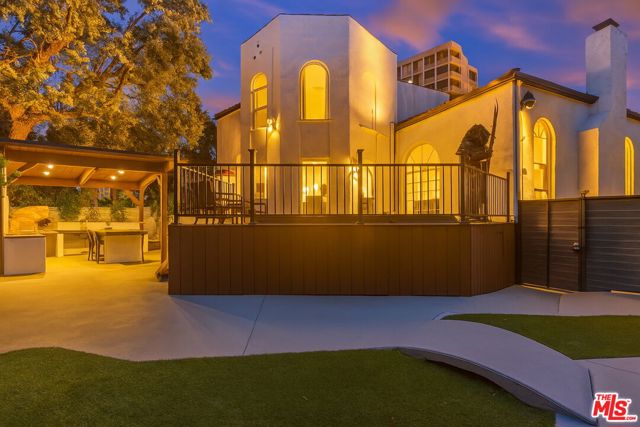 2240 Hillhurst Avenue, Los Angeles CA: https://media.crmls.org/mediaz/5188a894-63c7-4ea9-a0bd-b2e0b38d1a5e.jpg