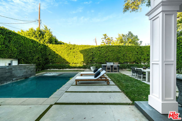 4402 Ledge Avenue, Toluca Lake CA: https://media.crmls.org/mediaz/518920a2-1c78-400a-b34c-55012be4d4cb.jpg