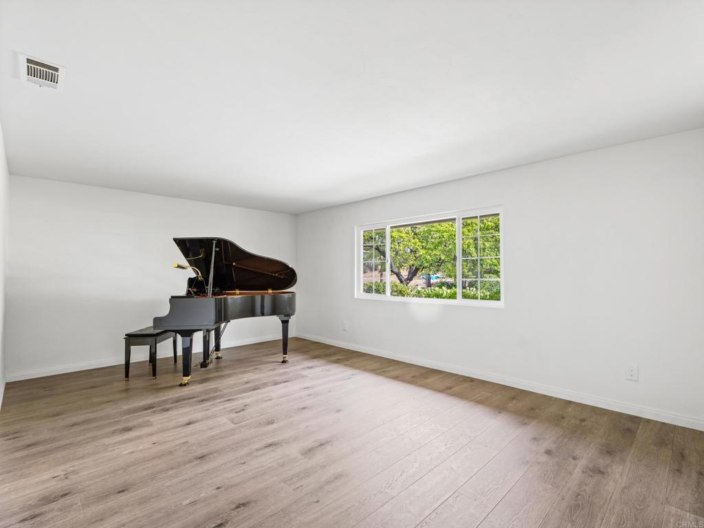 1634 Boyle Avenue - photo 6