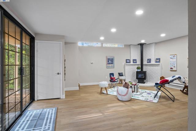 Image 36 of 47 For 6 Wanda Way  