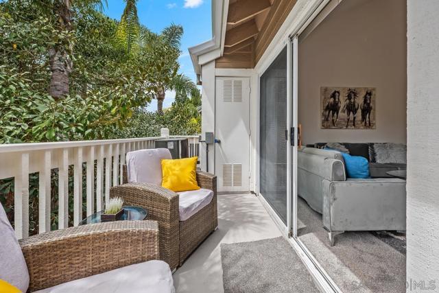 8585 Via Mallorca, La Jolla CA: https://media.crmls.org/mediaz/5189ac17-b9a5-4b48-8727-d417887afe90.jpg