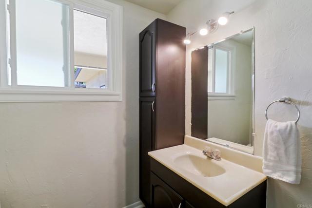 Detail Gallery Image 23 of 31 For 915 Crest View Rd, Vista,  CA 92081 - 3 Beds | 2 Baths