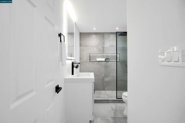 27 Briarwood Ct, Brentwood CA: https://media.crmls.org/mediaz/5189fe0a-8b77-4a74-ab94-436014f1e335.jpg