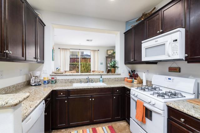 Detail Gallery Image 14 of 41 For 27494 Hazelhurst St #2,  Murrieta,  CA 92562 - 3 Beds | 2/1 Baths