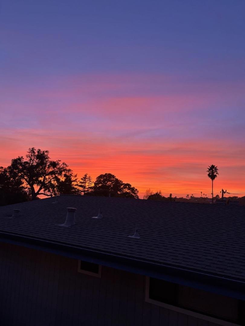 https://media.crmls.org/mediaz/518b2f29-9118-416e-95dd-f592c129338b.jpg?preset=X-Large