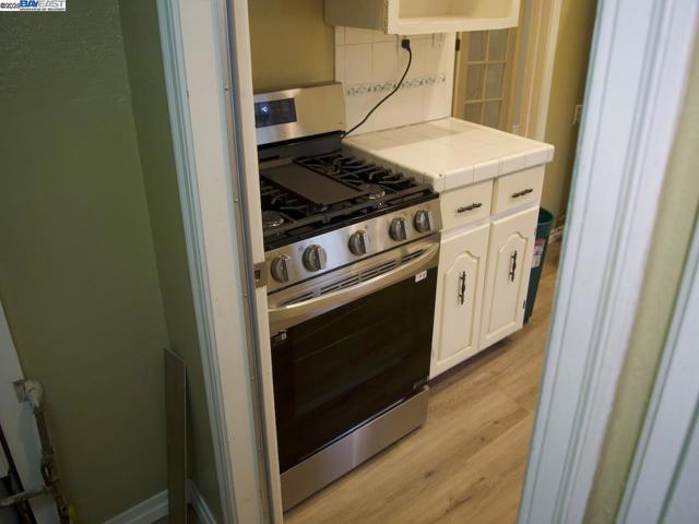 7608 Arthur St, Oakland CA: https://media.crmls.org/mediaz/518b53a1-1000-436a-af04-3ee5d35e861e.jpg