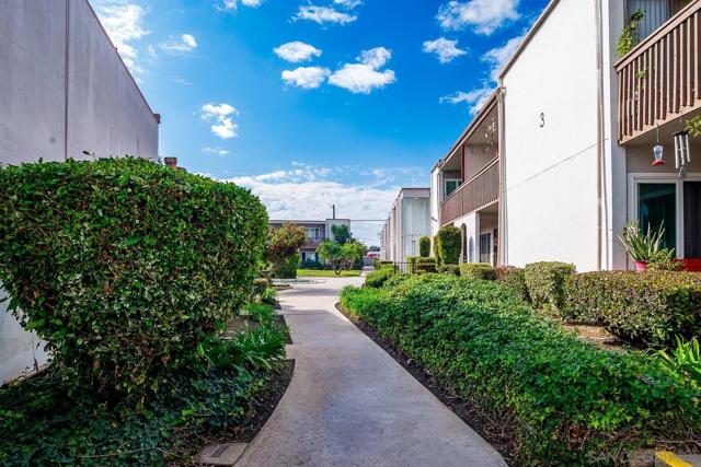 279 Moss St, Chula Vista CA: https://media.crmls.org/mediaz/518b63cc-97ef-4eb0-96e1-32b6701e984a.jpg