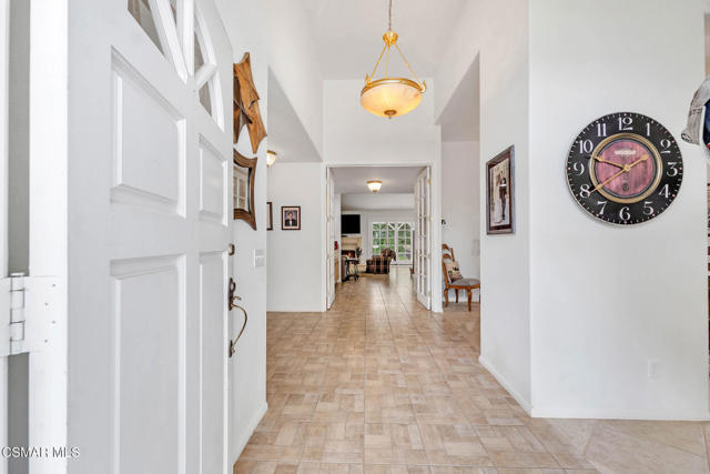 5050 Golden Nugget Way, Oak Park CA: https://media.crmls.org/mediaz/518c4676-a232-4338-90f8-2161085b86c7.jpg