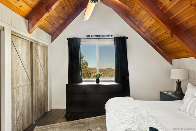 720 Buckingham Sq, Lake Arrowhead CA: https://media.crmls.org/mediaz/518c69cd-924e-4764-8848-94006470f976.jpg