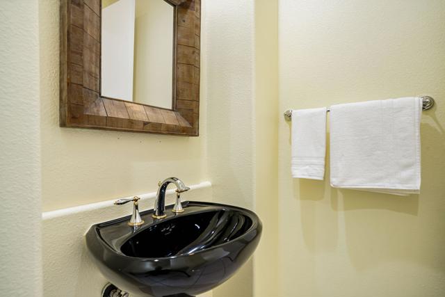 158 Loch Lomond Road, Rancho Mirage, CA 92270