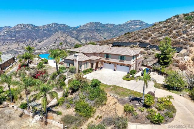 15068 Creek Hills Rd, El Cajon CA: https://media.crmls.org/mediaz/518caaf5-afb5-46c5-9268-21e299909557.jpg