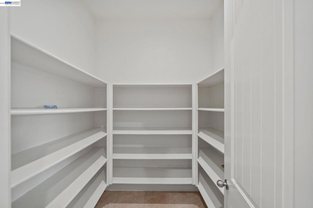 https://media.crmls.org/mediaz/518cf83c-a62e-4d30-98a7-4e3e46d553cf.jpg?preset=X-Large