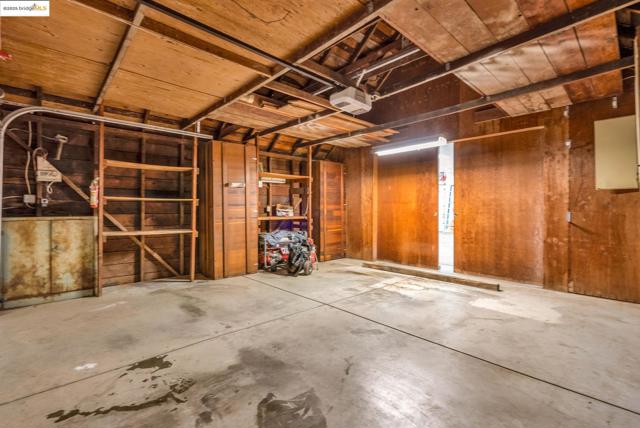 11081 BRENTWOOD BLVD., Brentwood CA: https://media.crmls.org/mediaz/518d0660-c42c-4707-a52d-1ec8d2bd062b.jpg