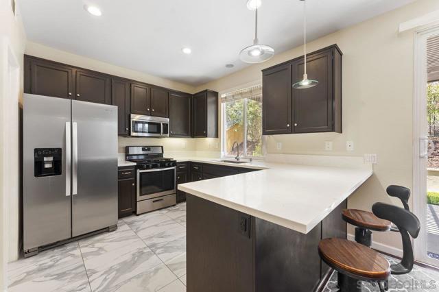 1055 Forest Hill Pl, Chula Vista CA: https://media.crmls.org/mediaz/518d839d-cfe5-40f7-b290-16553caeffe9.jpg