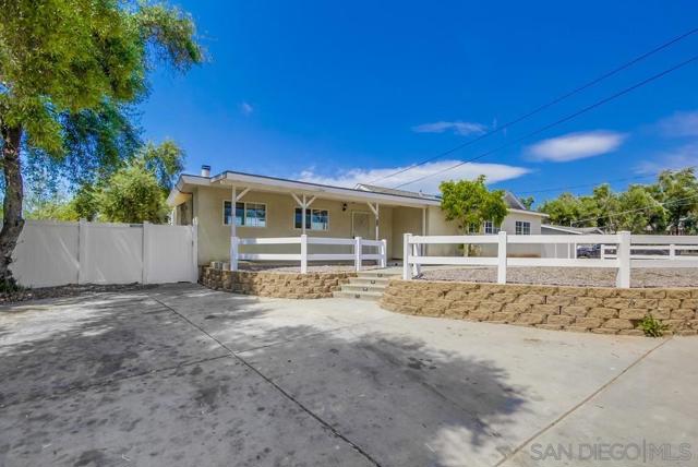 12224 Lemon Crest Drive, Lakeside CA: https://media.crmls.org/mediaz/518da288-5ca4-4e96-8ac1-5cd468327436.jpg