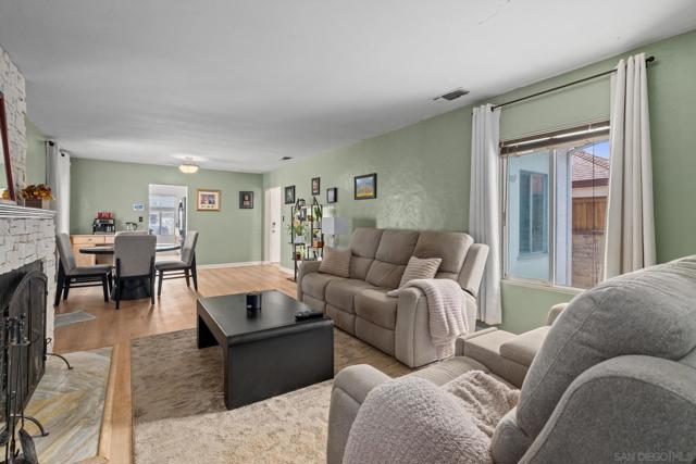 1620 49th St, San Diego CA: https://media.crmls.org/mediaz/518df4e4-7f69-4b6b-bd91-82e54ce0bf2b.jpg