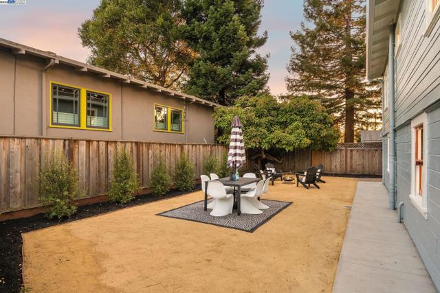 5731 Hermann St, Oakland CA: https://media.crmls.org/mediaz/518e06d0-a36b-4163-9a54-0ce72bfd7ff0.jpg