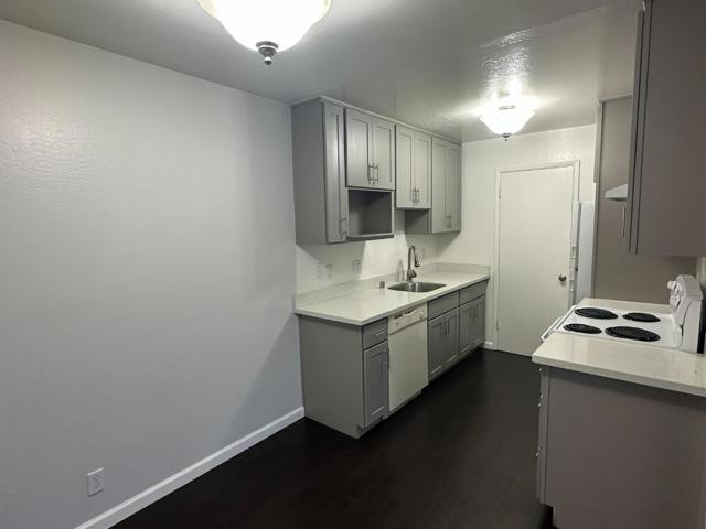 201 Standish Street, Redwood City CA: https://media.crmls.org/mediaz/518e1373-2240-4d8f-bae2-b4f7a20055f8.jpg