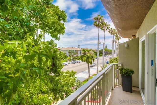 5370 La Jolla Blvd., La Jolla CA: https://media.crmls.org/mediaz/518e147c-55c5-4ee6-89a3-f846c7a745ac.jpg