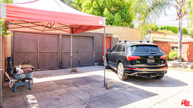 1277 S Orange Drive, Los Angeles CA: https://media.crmls.org/mediaz/518e1f31-2bad-4b5a-b4ee-76b04442de60.jpg