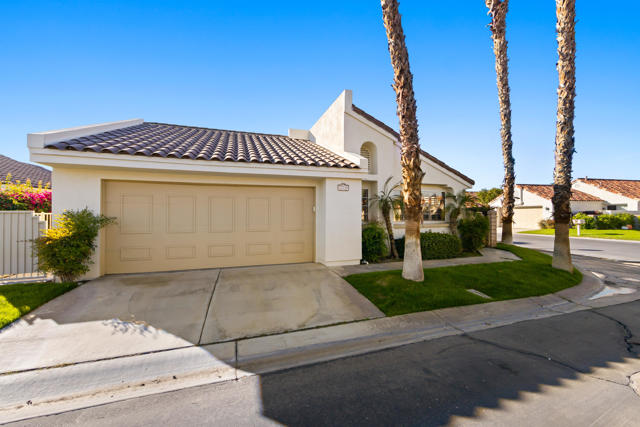 77739 Cape Verde Drive, Palm Desert CA: https://media.crmls.org/mediaz/518e4b32-1daf-474f-9059-8329ccff06fa.jpg