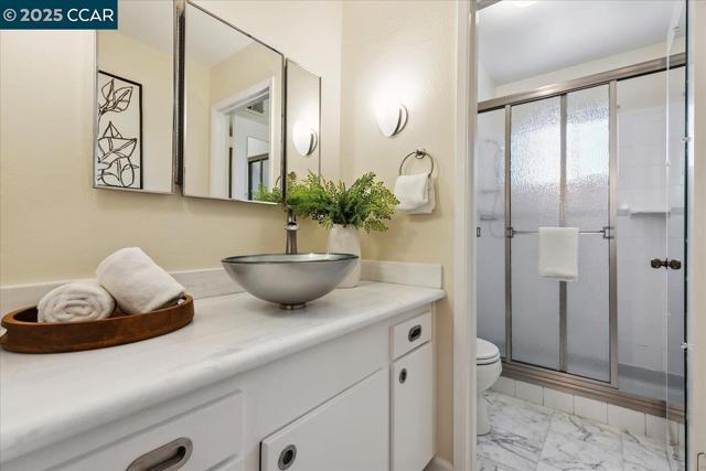 1759 Crescent Dr, Walnut Creek CA: https://media.crmls.org/mediaz/518e66c4-1fb6-40d9-90ba-ee3e4879ffa1.jpg