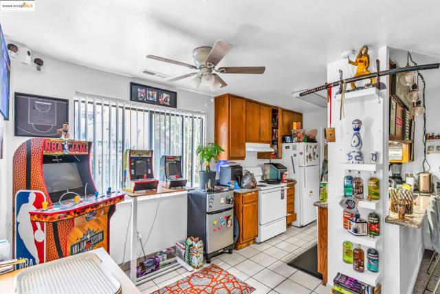 301 Country View Ln, Pleasant Hill CA: https://media.crmls.org/mediaz/518ecbf9-18f4-42c5-ab30-960145858fa6.jpg