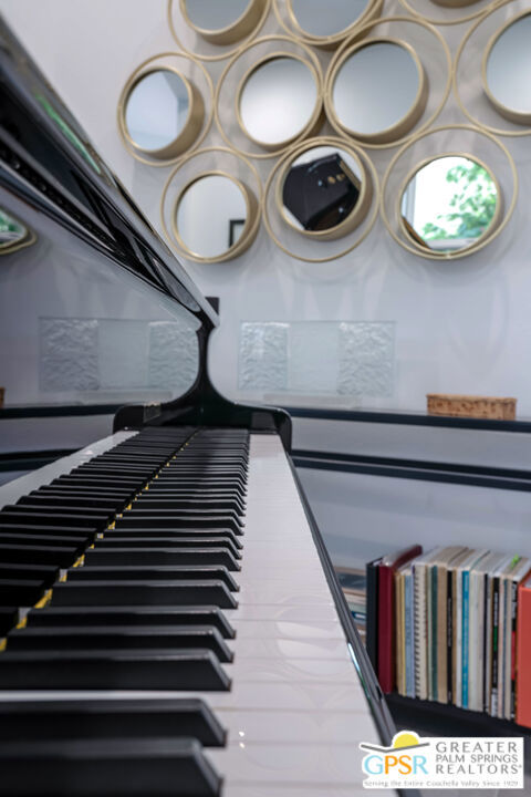 4321 Lumina Way, Palm Springs CA: https://media.crmls.org/mediaz/518f0381-d21e-42c2-8fe2-d21289ae8a5a.jpg