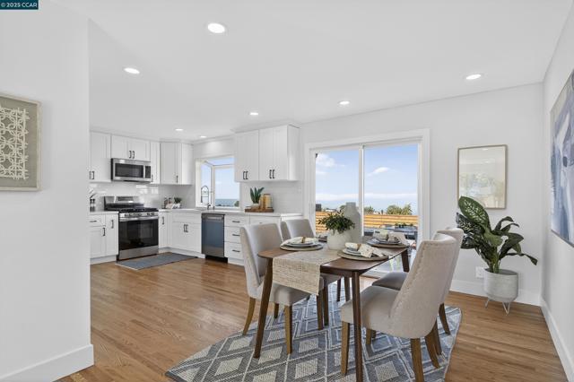 1264 Belfair Dr, Pinole CA: https://media.crmls.org/mediaz/518fccbe-d4ce-4c58-a42a-c1906d3f6a2d.jpg