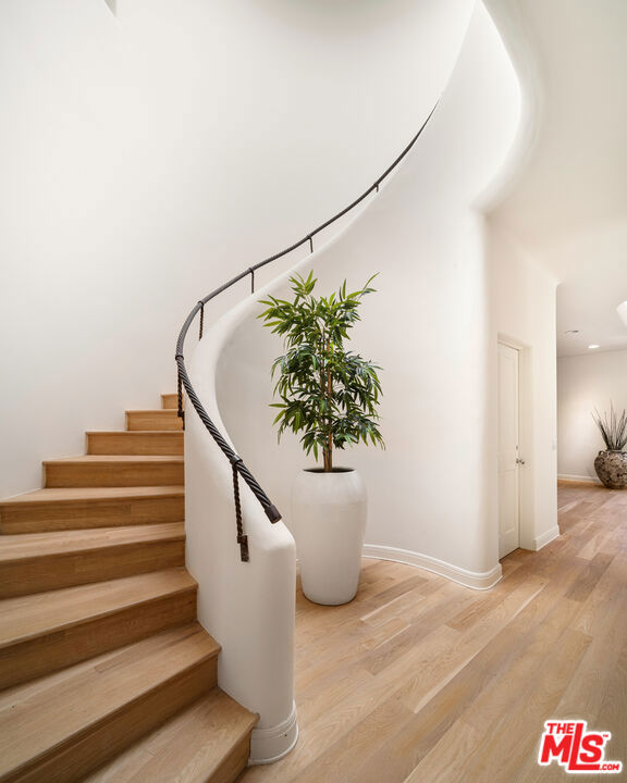 23349 Malibu Colony Road, Malibu CA: https://media.crmls.org/mediaz/51900652-1d3c-4faa-b45b-b80ec037f334.jpg