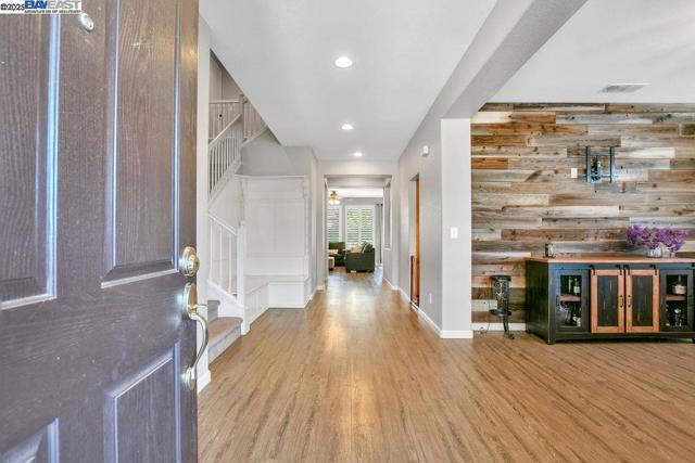 675 Merritt Ct, Discovery Bay CA: https://media.crmls.org/mediaz/519096bb-0d06-4a2d-97e8-9d2c5869503f.jpg