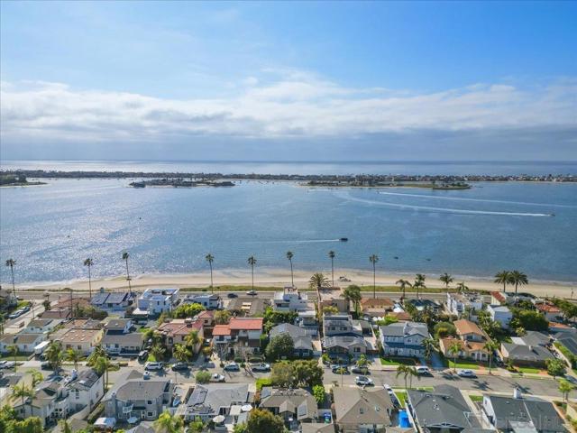 3535 Riviera Drive, San Diego CA: https://media.crmls.org/mediaz/5190bc02-0e2b-4adb-9ecd-55953d90c53a.jpg