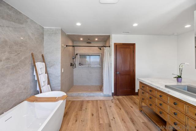 6675 Caminito Lindrick, La Jolla CA: https://media.crmls.org/mediaz/5190ee66-f186-4cbb-9955-160919503af1.jpg