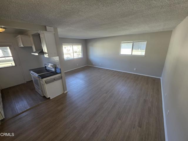 Detail Gallery Image 2 of 19 For 689 Halyard St, Port Hueneme,  CA 93041 - 2 Beds | 1 Baths