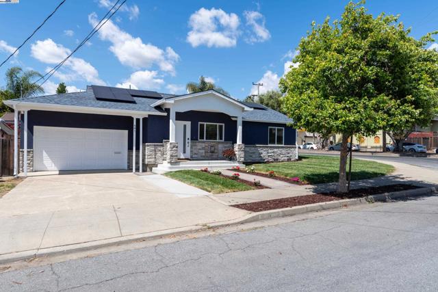 401 Emerson St, Fremont CA: https://media.crmls.org/mediaz/519289f2-f4fc-4250-9471-05f86342903b.jpg
