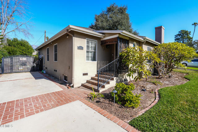 Detail Gallery Image 2 of 44 For 2765 San Pasqual St, Pasadena,  CA 91107 - 2 Beds | 2 Baths