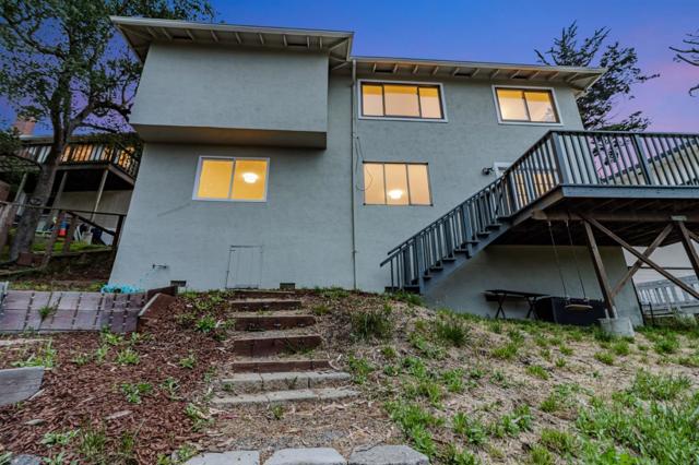 6827 Ridgewood Drive, Oakland CA: https://media.crmls.org/mediaz/51942738-c8a2-4578-8b68-16daeb29b073.jpg