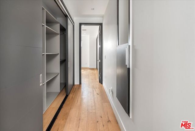 616 N FULLER Avenue, Los Angeles CA: https://media.crmls.org/mediaz/51948f50-0ad2-4839-aec7-7954f561a0ab.jpg