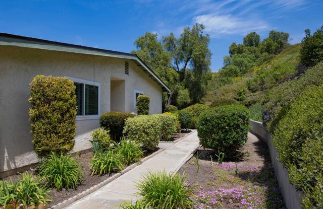 4402 Shearwater Way, Oceanside CA: https://media.crmls.org/mediaz/5194cc64-ecd2-4c64-911d-885a10cec73c.jpg
