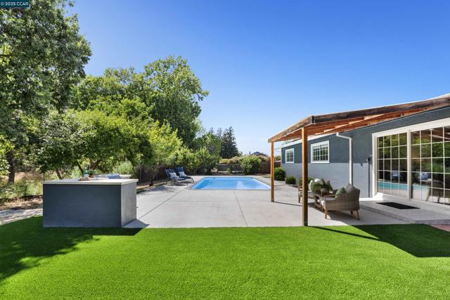 5182 La Corte Bonita, Concord CA: https://media.crmls.org/mediaz/5194fb08-4e4f-47a8-8605-5a80faea2802.jpg