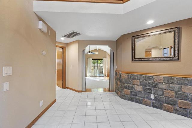 1511 Las Brisas Drive, Hollister CA: https://media.crmls.org/mediaz/51952a81-93af-4426-8c35-4f552d9b3c2d.jpg