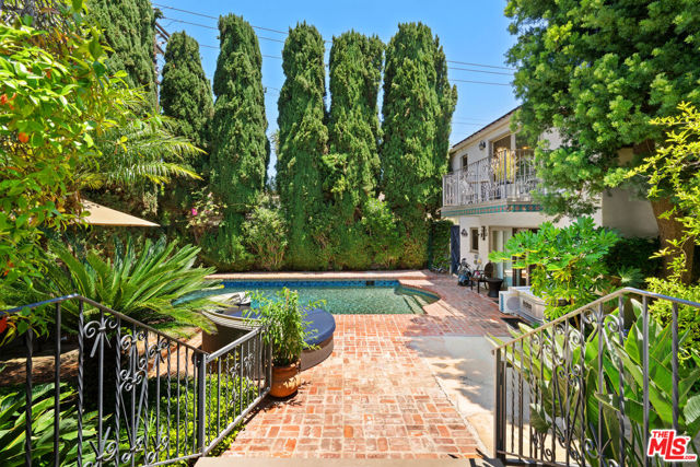 512 N Palm Drive, Beverly Hills CA: https://media.crmls.org/mediaz/51954296-fb02-4d9d-9f14-17003e25888a.jpg