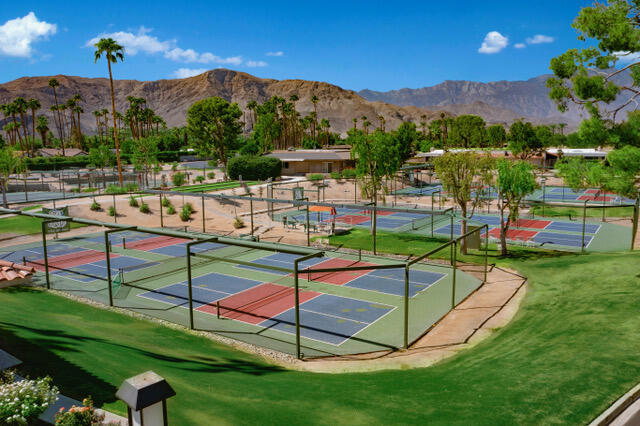 5 Fordham Court, Rancho Mirage CA: https://media.crmls.org/mediaz/51958c43-01c4-4cd6-a52d-8b136e313291.jpg