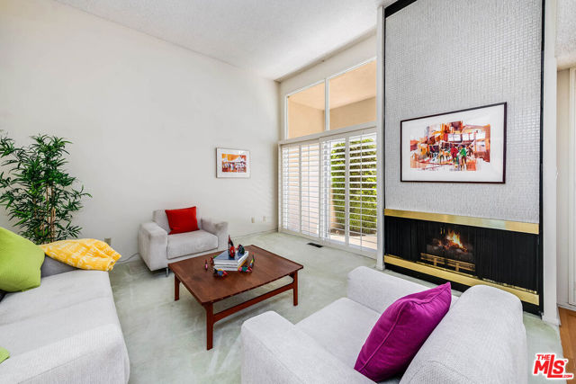 4331 W Sarah Street, Burbank CA: https://media.crmls.org/mediaz/51966da9-beb3-490e-a37c-70179e9214b1.jpg