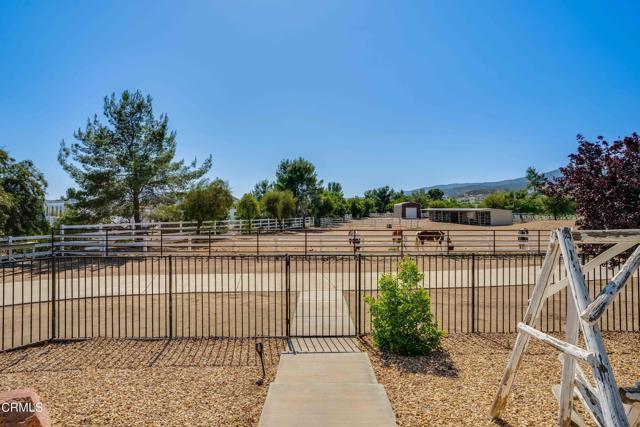 35135 Caprock Road, Santa Clarita CA: https://media.crmls.org/mediaz/51968679-0c18-40c4-b0cd-818b58f68345.jpg