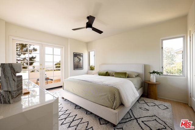 1333 E Palmer Avenue, Glendale CA: https://media.crmls.org/mediaz/519759d7-5fc1-437d-95fe-b959c7bb644a.jpg
